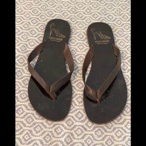 Saks 5th Avenue 10022 Leather Flip Flops Chocolate​​​​​​​​​​